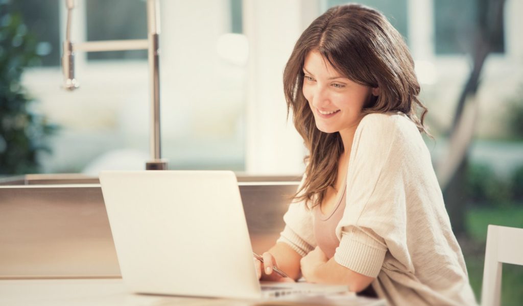 Check the phone number of an unknown caller using background check